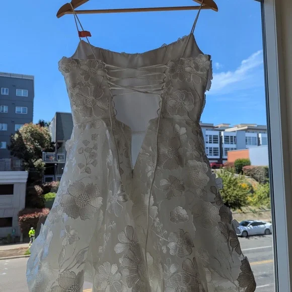 UNTAMED PETALS BY AMANDA JUDGE White Floral Wedding Dress - Picture 5 of 6